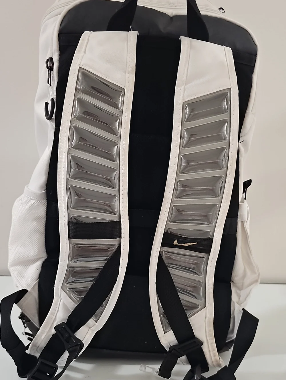 Nike ELITE Men’s White Backpack with Gold Accents Used.
